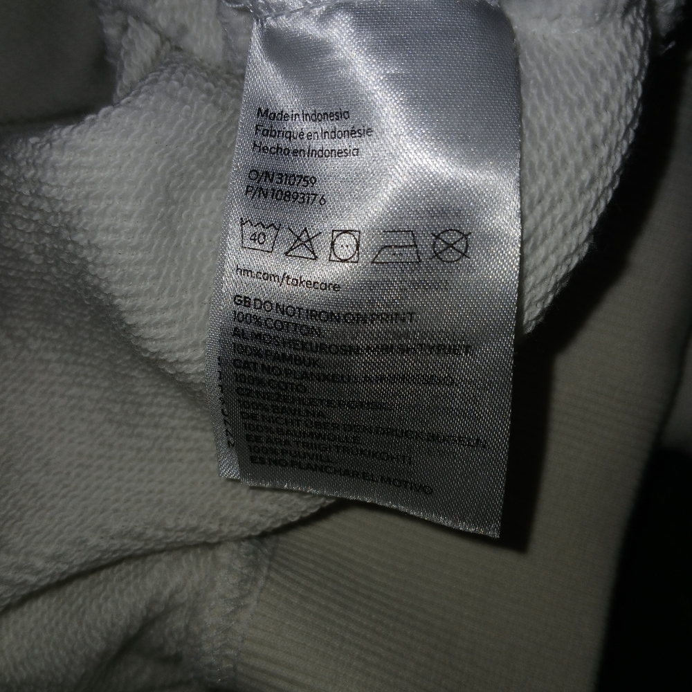 Smiley Sweater - Picture 5 of 9